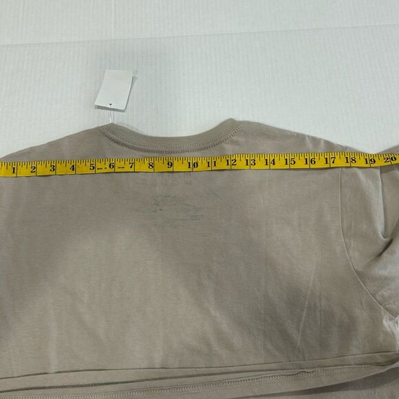 Disney T-Shirt Women's Size XL Color Gray Minnie Mouse Graphic T-Shirt. NWT - Picture 9 of 10